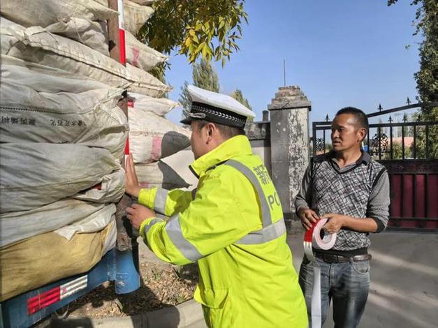 巴州公安交警持续对农产品收购企业开展交通安全宣传，护航农产品收购季平安出行